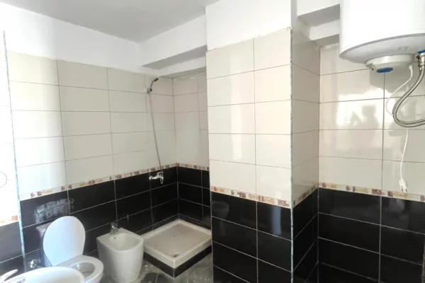 Shtepi ne shitje Apartament ne Tirane, 2+1, Mobilimi Bosh, pa mobiluar, Pagesa 149,000  Euro.
