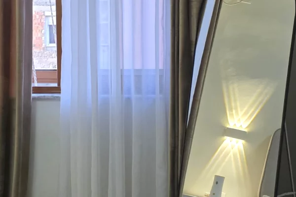 Shtepi me qera Apartament ne Tirane, 2+1, Mobilimi E mobiluar, Pagesa 900  Euro.