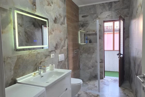 Shtepi me qera 2+1 ne Tirane - 900 Euro