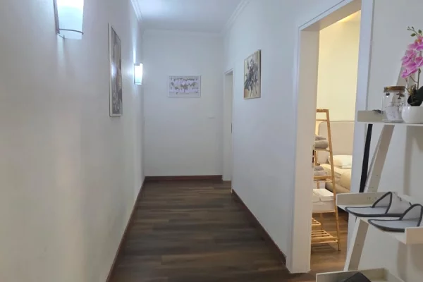 Shtepi me qera Apartament ne Tirane, 2+1, Mobilimi E mobiluar, Pagesa 900  Euro.