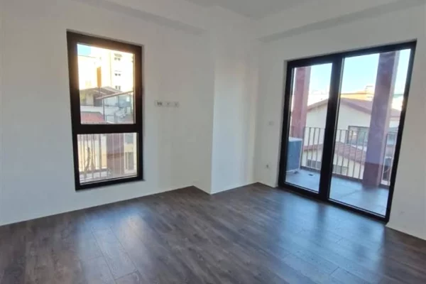 Shtepi me qera 2+1 ne Tirane - 1,070 Euro