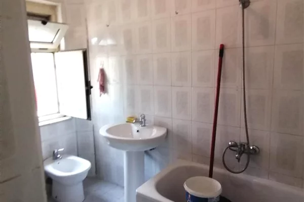 Shtepi me qera 3+1 ne Tirane - 50,000 Leke