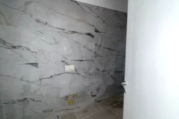 Shtepi ne shitje Apartament ne Tirane, 2+1, Mobilimi Bosh, pa mobiluar, Pagesa 260,000  Euro.