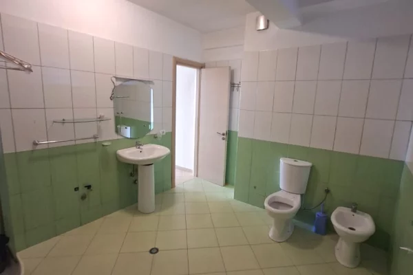 Shtepi ne shitje Duplex(shtepi me 2 kate) ne Tirane, 3+1, Mobilimi E mobiluar, Pagesa 280,000  Euro.
