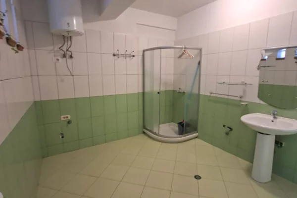 Shtepi ne shitje Duplex(shtepi me 2 kate) ne Tirane, 3+1, Mobilimi E mobiluar, Pagesa 280,000  Euro.