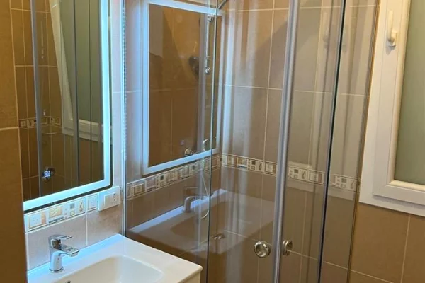 Shtepi me qera Apartament ne Tirane, 2+1, Mobilimi E mobiluar, Pagesa 800  Euro.