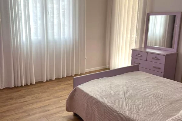 Shtepi me qera Apartament ne Tirane, 2+1, Mobilimi E mobiluar, Pagesa 800  Euro.