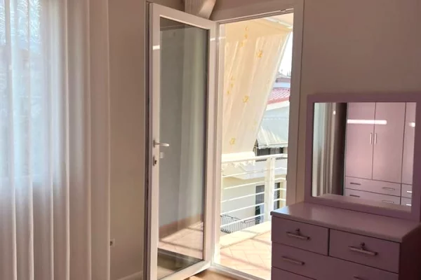 Shtepi me qera 2+1 ne Tirane - 800 Euro