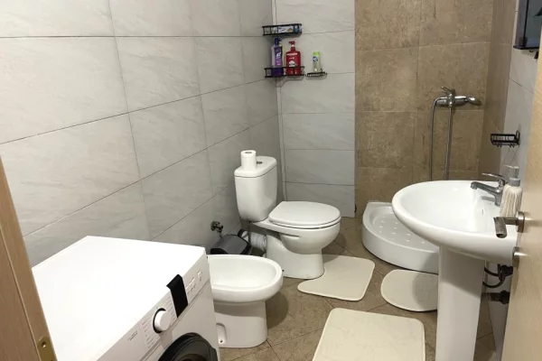 Shtepi me qera Apartament ne Tirane, 2+1, Mobilimi E mobiluar, Pagesa 55,000  Leke.