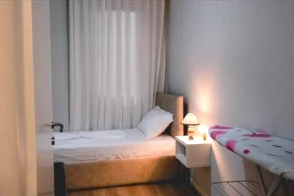 Shtepi me qera 2+1 ne Tirane - 1,200 Euro