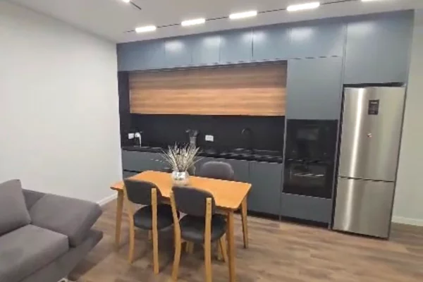 Shtepi me qera 2+1 ne Tirane - 75,000 Leke