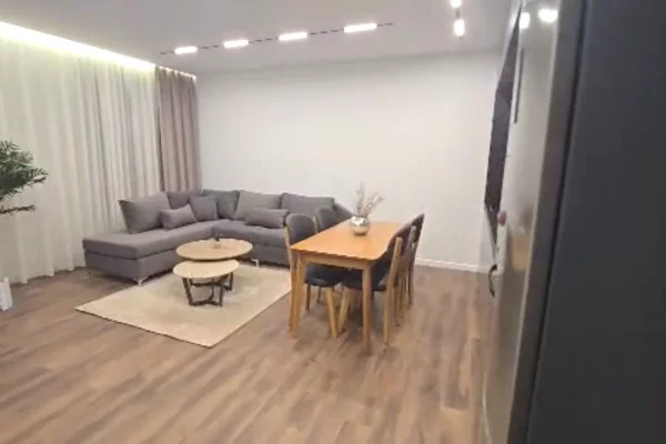 Shtepi me qera 2+1 ne Tirane - 75,000 Leke