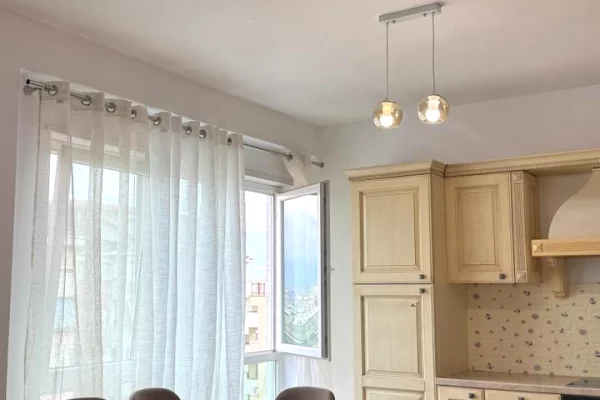 Shtepi me qera 2+1 ne Tirane - 70,000 Leke