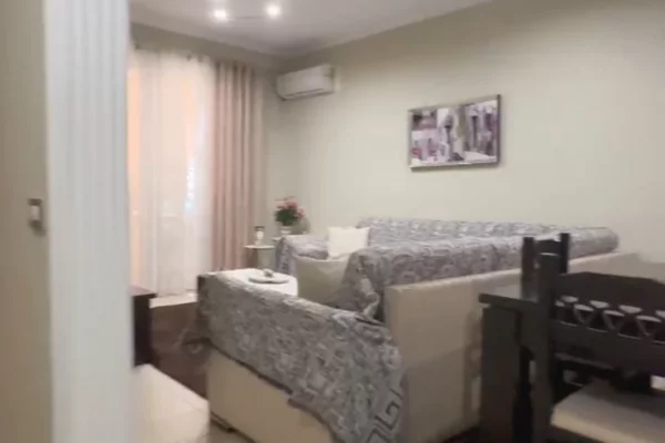 Shtepi ne shitje Apartament ne Tirane, 2+1, Mobilimi E mobiluar, Pagesa 135,000  Euro.