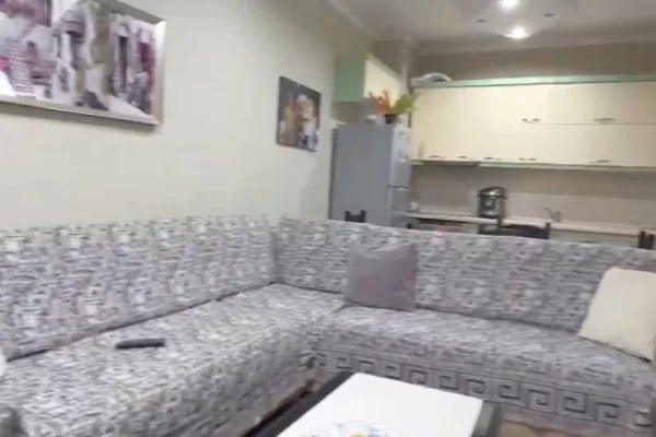 Shtepi ne shitje Apartament ne Tirane, 2+1, Mobilimi E mobiluar, Pagesa 135,000  Euro.