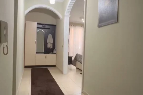 Shtepi ne shitje Apartament ne Tirane, 2+1, Mobilimi E mobiluar, Pagesa 135,000  Euro.