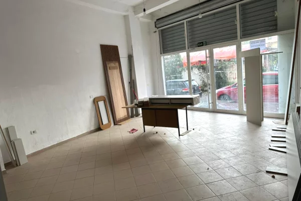 Business Property for Rent 1+1 in Tirana - 35,000 Leke