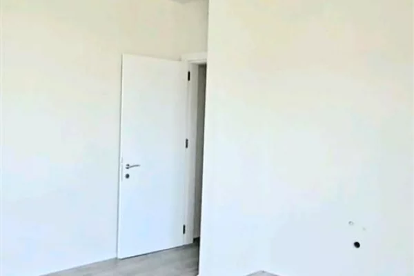 Shtepi me qera Apartament ne Tirane, 3+1, Mobilimi Bosh, pa mobiluar, Pagesa 500  Euro.