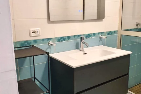 Shtepi me qera Apartament ne Tirane, 1+1, Mobilimi E mobiluar, Pagesa 550  Euro.