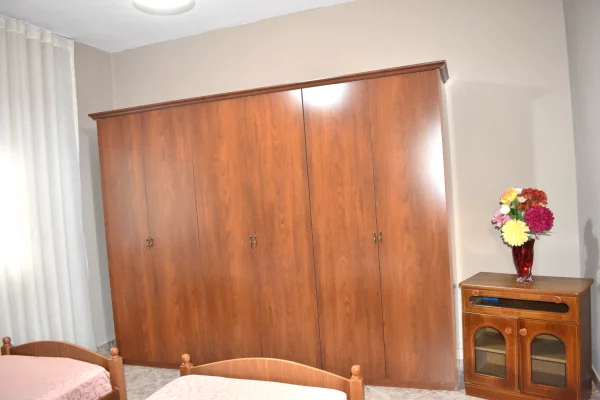 Shtepi me qera 2+1 ne Tirane - 55,000 Leke