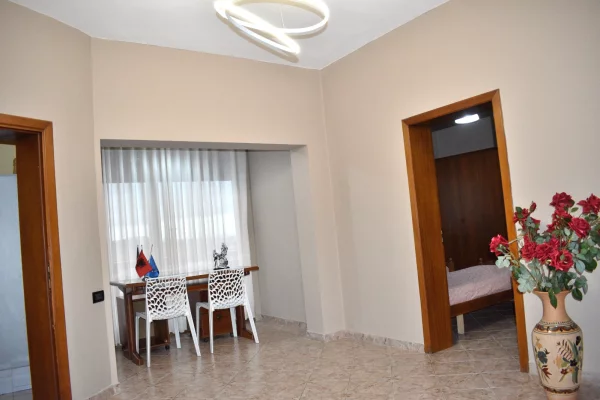 Shtepi me qera Apartament ne Tirane, 2+1, Mobilimi E mobiluar, Pagesa 55,000  Leke.