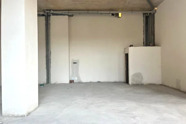 Business Property for Rent 1+1 in Tirana - 1,200 Euro