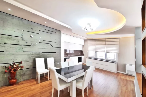 Shtepi me qera 4+1 ne Tirane - 1,300 Euro