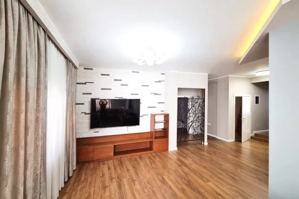 Shtepi me qera 4+1 ne Tirane - 1,300 Euro