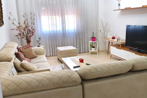 Shtepi me qera 2+1 ne Tirane - 75,000 Leke