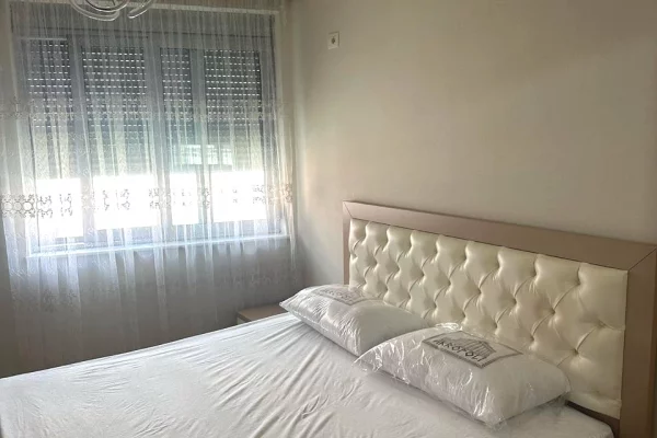 Shtepi me qera 2+1 ne Tirane - 40,000 Leke