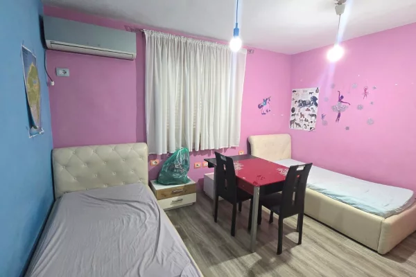 Shtepi me qera Apartament ne Tirane, 2+1, Mobilimi E mobiluar, Pagesa 600  Euro.