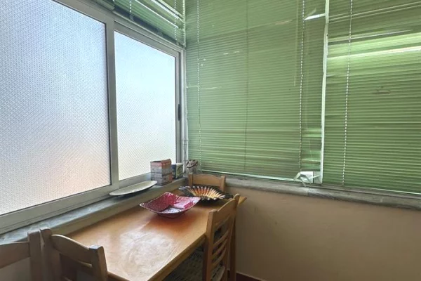 Shtepi ne shitje Apartament ne Tirane, 2+1, Mobilimi Bosh, pa mobiluar, Pagesa 235,000  Euro.