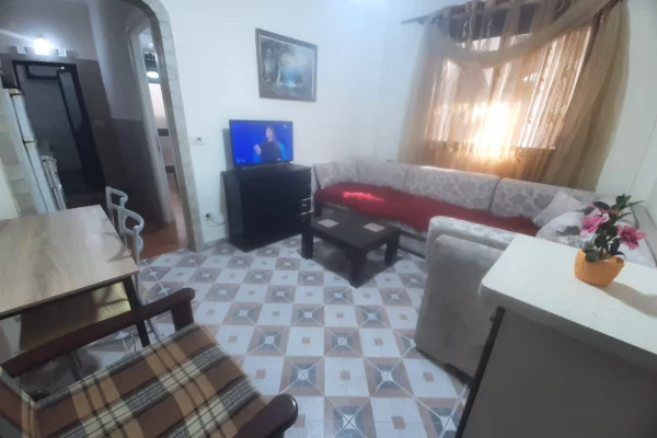 Shtepi me qera Apartament ne Tirane, 1+1, Mobilimi Bosh, pa mobiluar, Pagesa 450  Euro.