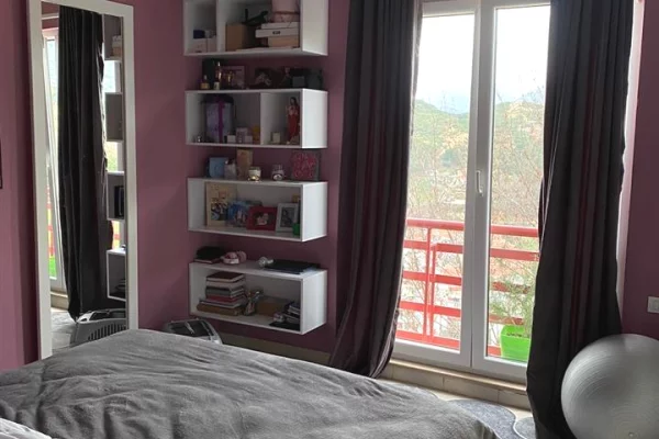 Shtepi ne shitje Apartament ne Tirane, 2+1, Mobilimi Bosh, pa mobiluar, Pagesa 157,000  Euro.