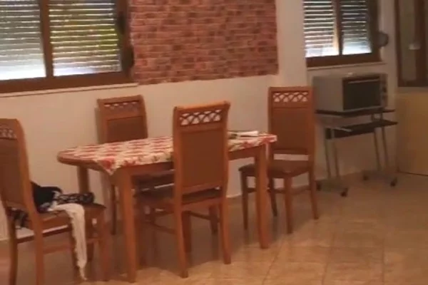 Shtepi me qera Shtepi Private ne Tirane, 2+1, Mobilimi E mobiluar, Pagesa 450  Euro.