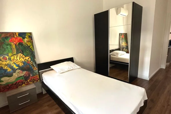 Shtepi me qera 2+1 ne Tirane - 750 Euro