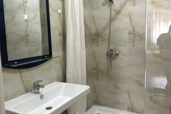 Shtepi me qera Apartament ne Tirane, 2+1, Mobilimi E mobiluar, Pagesa 750  Euro.