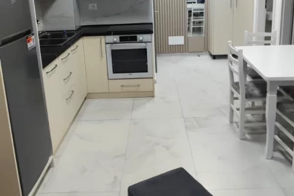 Shtepi me qera 1+1 ne Tirane - 40,000 Leke