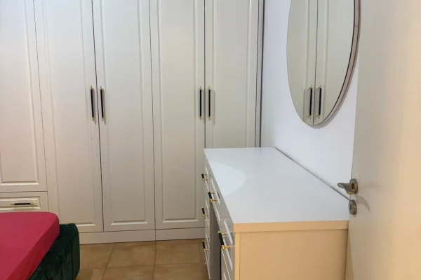 Shtepi me qera Apartament ne Tirane, 2+1, Mobilimi E mobiluar, Pagesa 50,000  Leke.