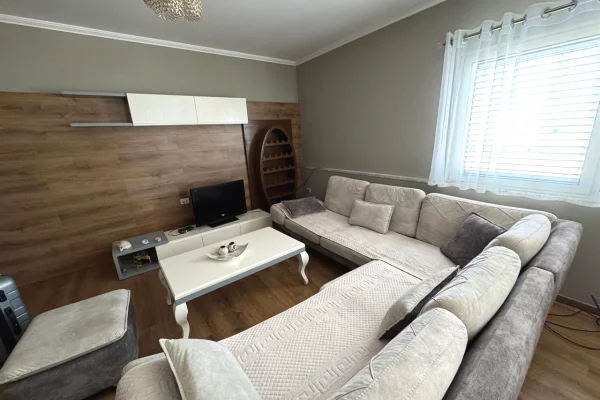 Shtepi me qera 2+1 ne Tirane - 650 Euro