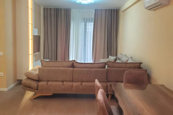 Shtepi me qera 2+1 ne Tirane - 1,300 Euro