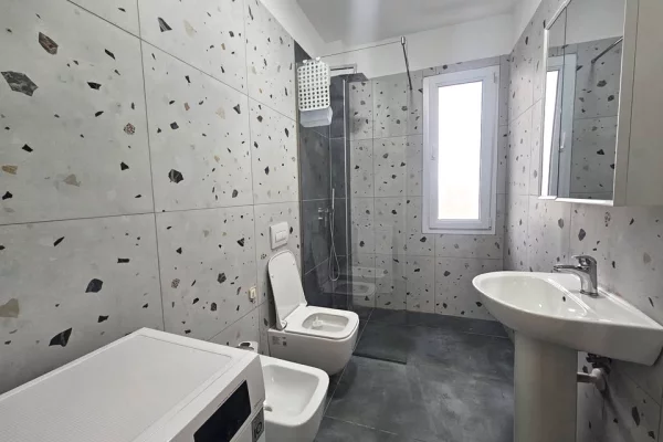 Shtepi me qera Apartament ne Tirane, 3+1, Mobilimi E mobiluar, Pagesa 80,000  Leke.