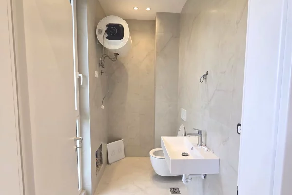 Shtepi me qera 4+1 ne Tirane - 1,300 Euro