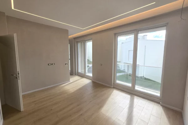 Shtepi me qera 4+1 ne Tirane - 1,300 Euro