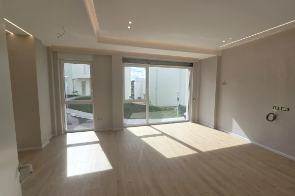 Shtepi me qera 4+1 ne Tirane - 1,300 Euro