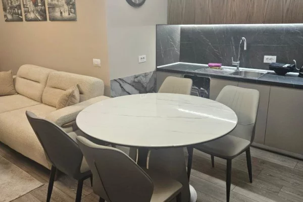 Shtepi me qera 2+1 ne Tirane - 700 Euro