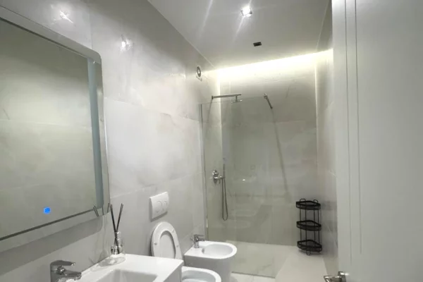 Shtepi me qera 3+1 ne Tirane - 1,500 Euro