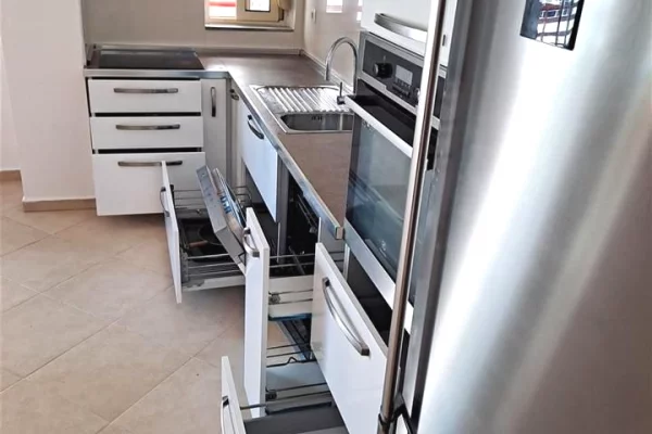 Shtepi ne shitje Apartament ne Tirane, 2+1, Mobilimi Bosh, pa mobiluar, Pagesa 270,000  Euro.