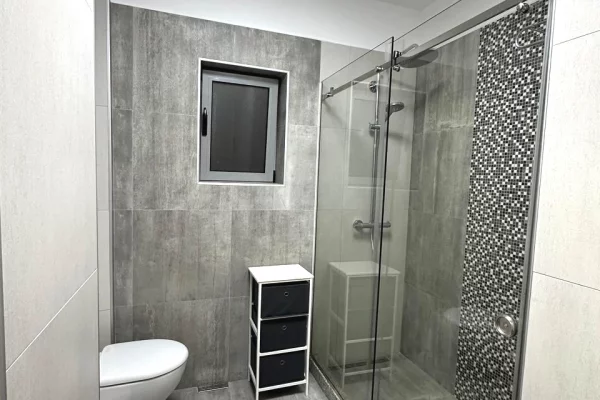 Shtepi me qera 2+1 ne Tirane - 110,000 Leke