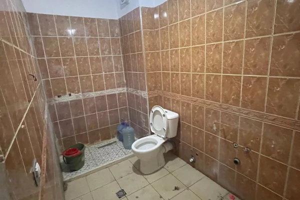 Shtepi ne shitje Apartament ne Tirane, 2+1, Mobilimi Bosh, pa mobiluar, Pagesa 90,000  Euro.